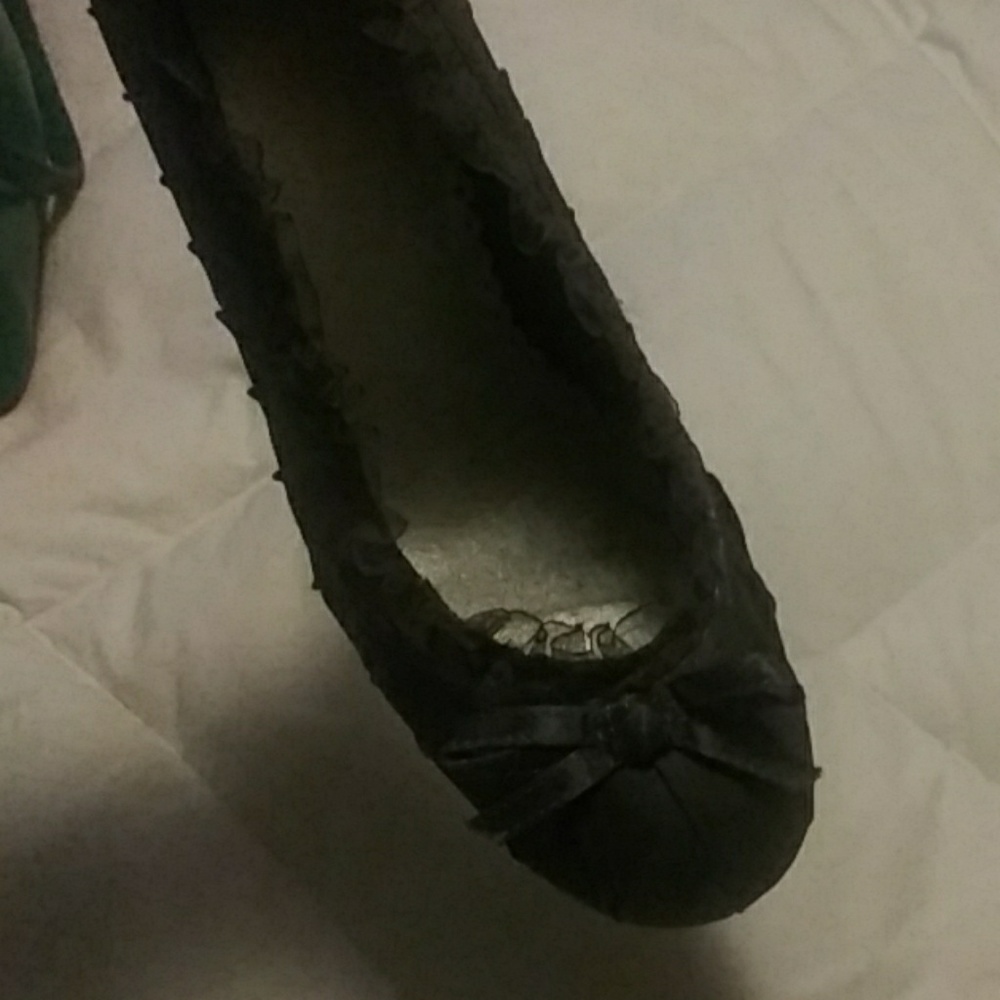 Shoes - Picture 2 of 4